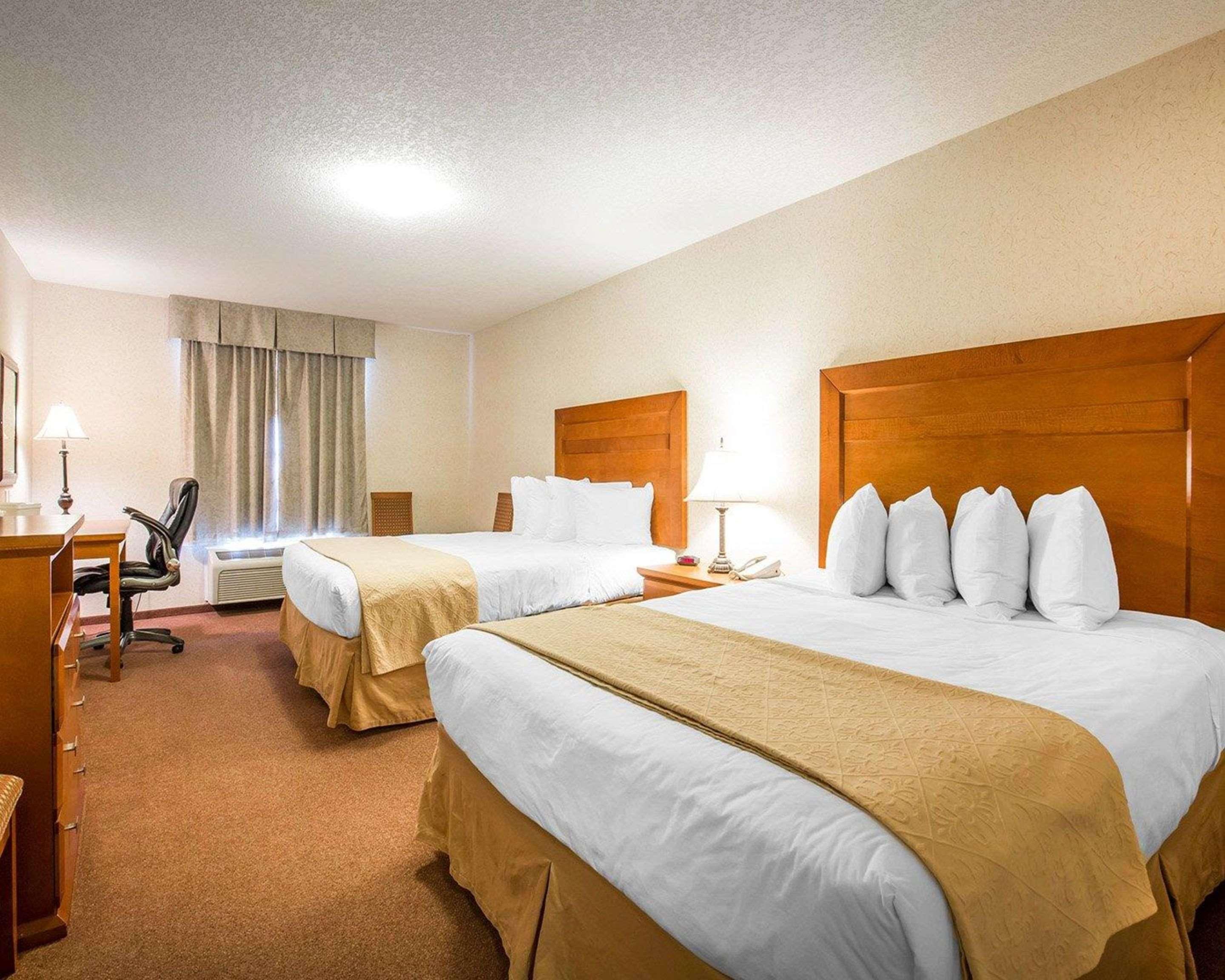 Quality Inn & Suites Летбридж Экстерьер фото