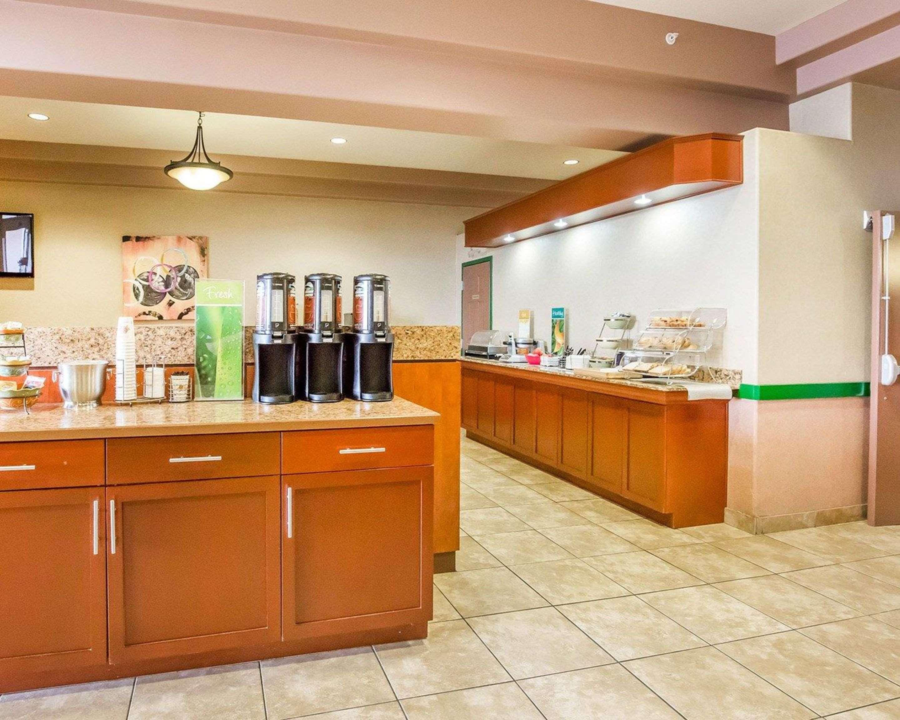 Quality Inn & Suites Летбридж Экстерьер фото
