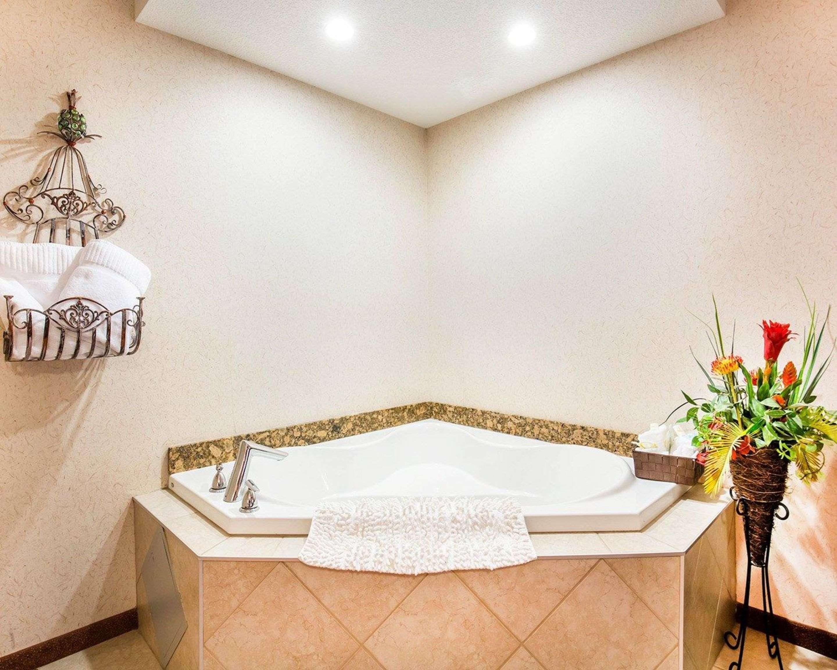 Quality Inn & Suites Летбридж Экстерьер фото