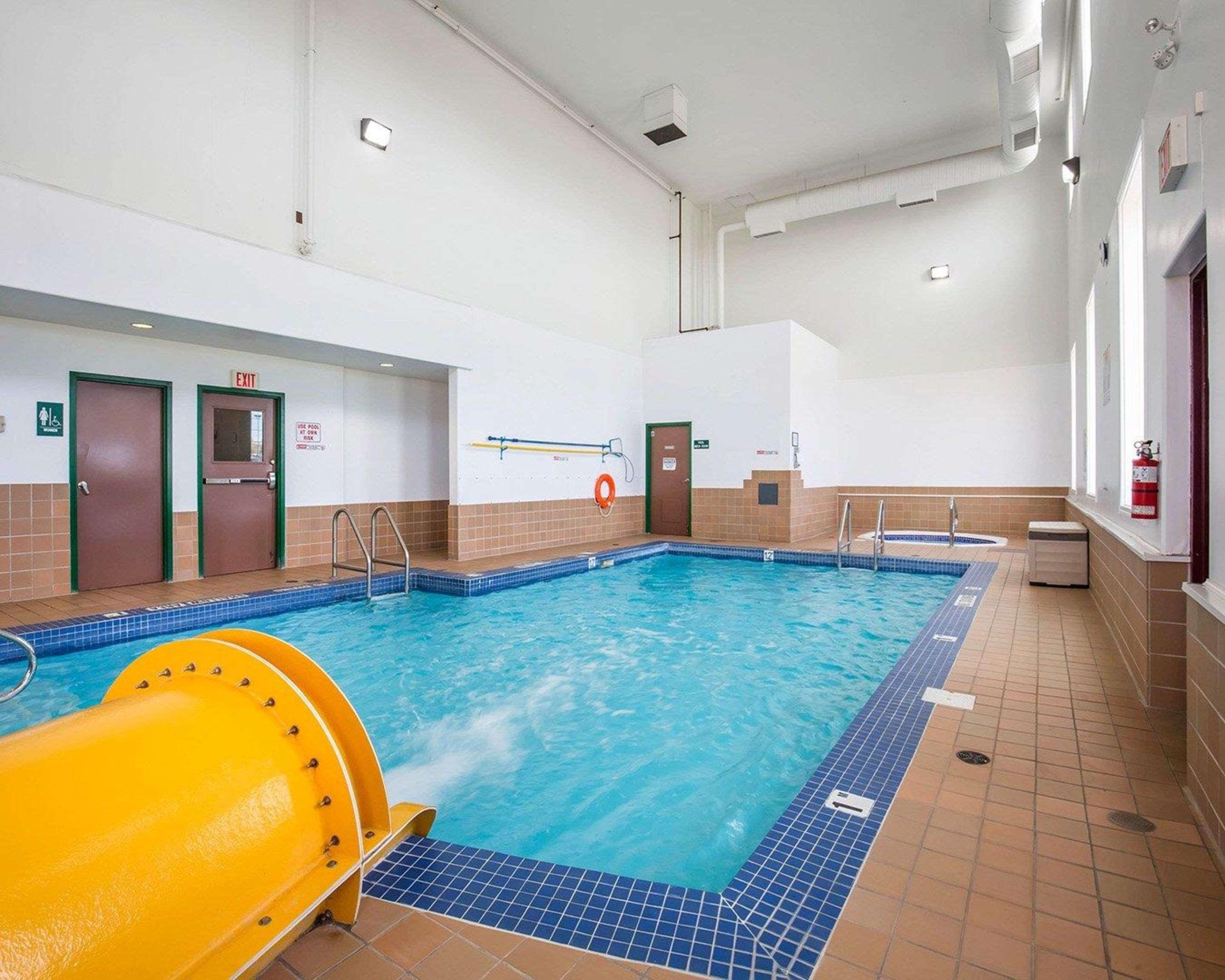 Quality Inn & Suites Летбридж Экстерьер фото