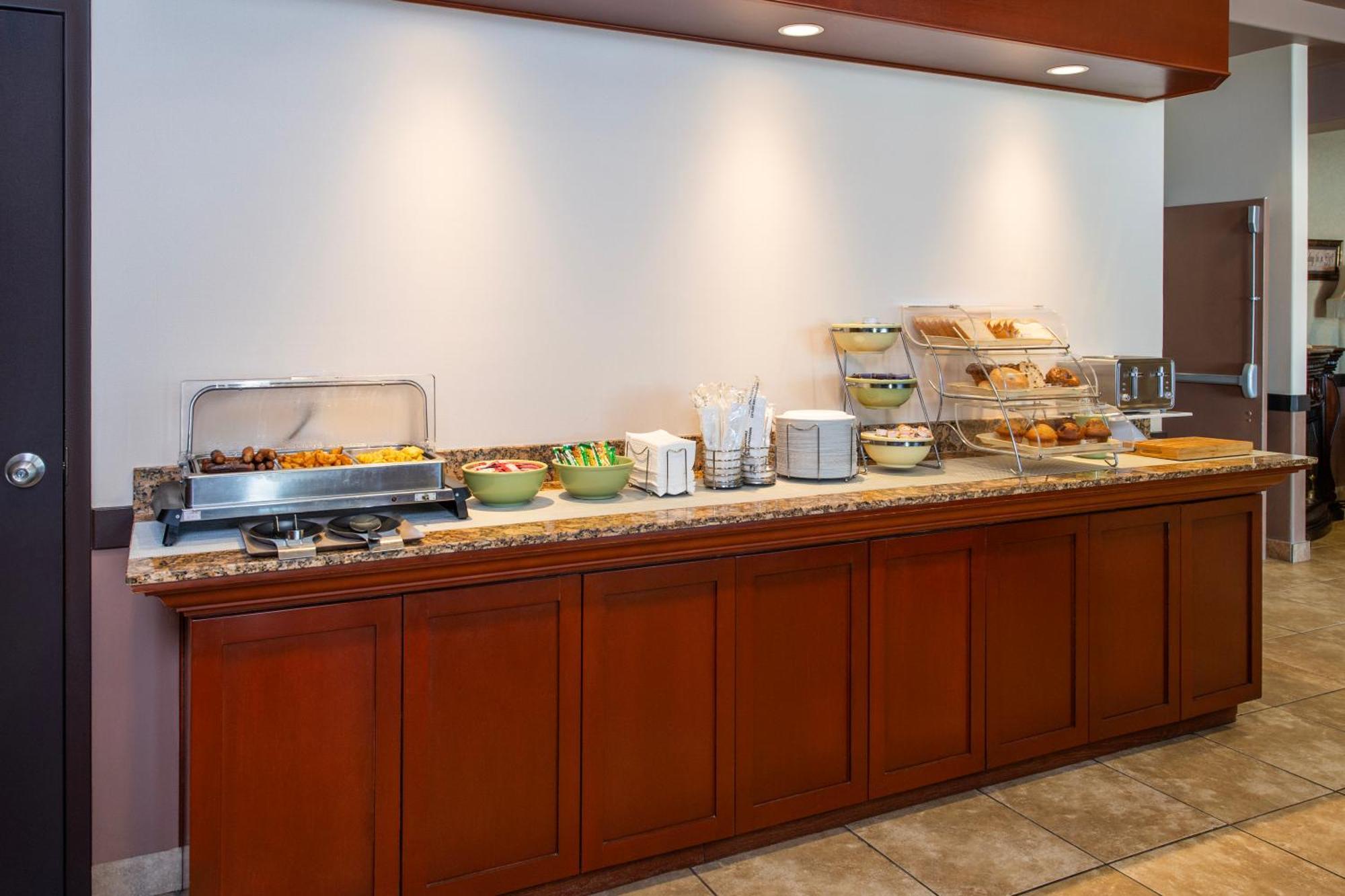 Quality Inn & Suites Летбридж Экстерьер фото
