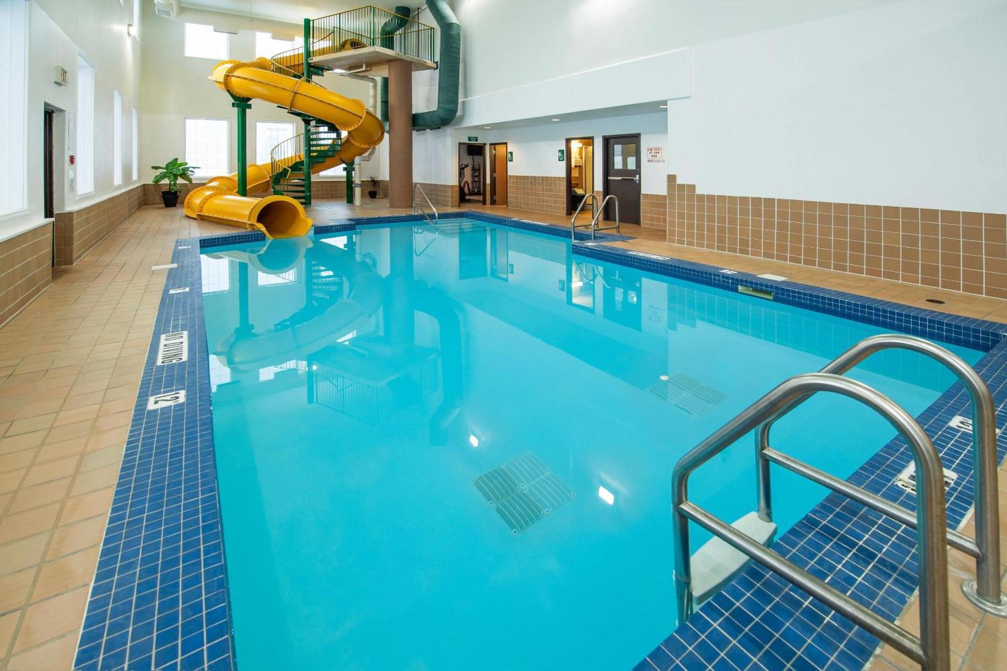 Quality Inn & Suites Летбридж Экстерьер фото