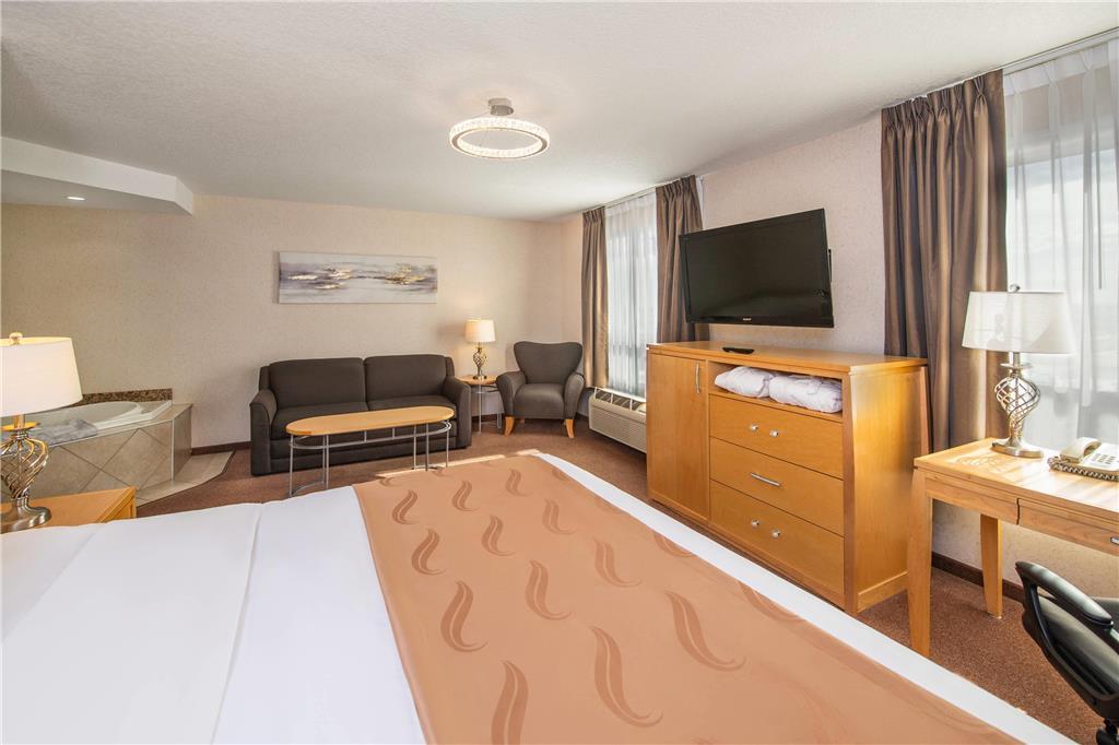 Quality Inn & Suites Летбридж Номер фото