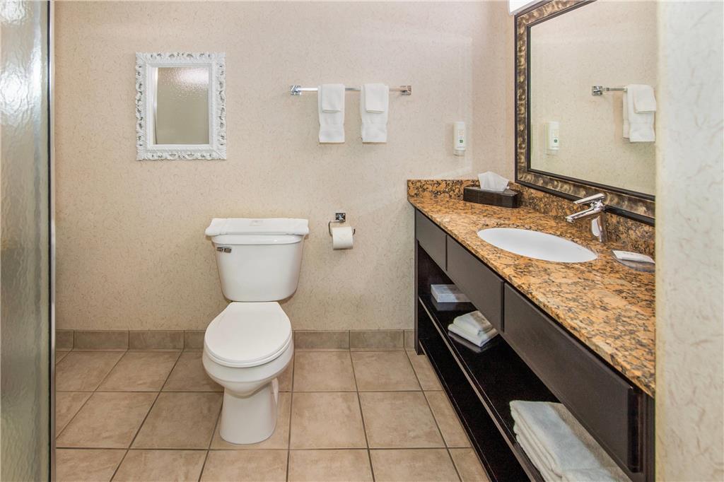 Quality Inn & Suites Летбридж Номер фото