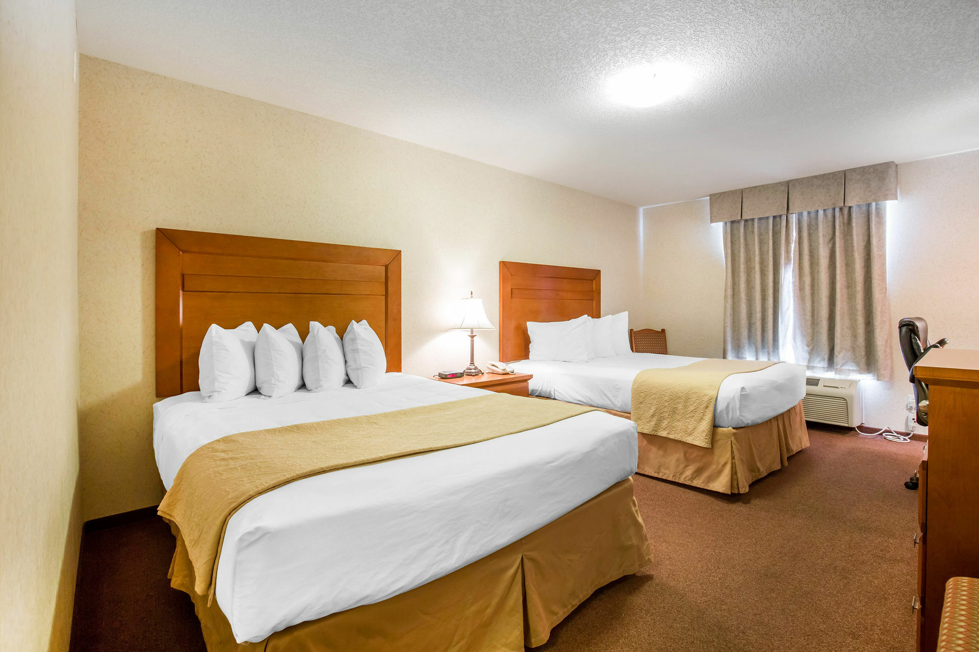 Quality Inn & Suites Летбридж Экстерьер фото